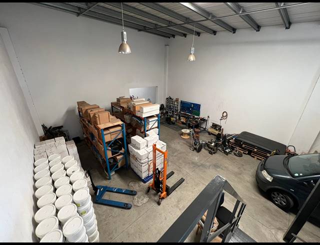 180M² WAREHOUSE TO LET IN COSMO BUSINESS PARK